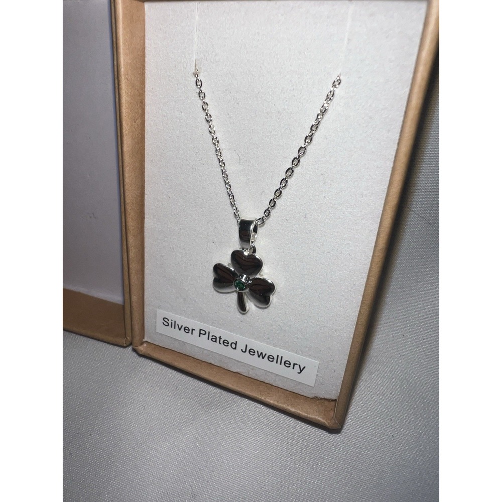 Three Leaf Clover Necklace Silver Plated Lucky Necklace Gra Collection NEW